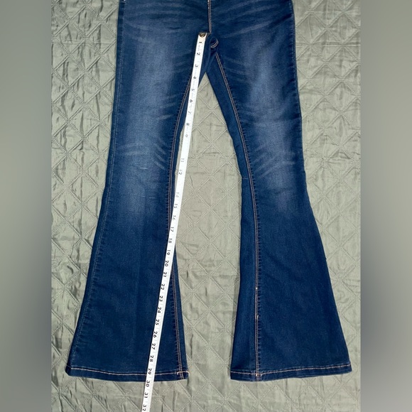 REVOLT Pull-On Flare Jeans, Medium Blue wash with Fading, size 5, LIKE NEW - Picture 7 of 11